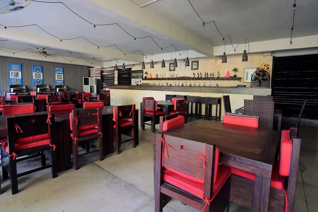 Reddoorz Plus Near Kuta Square 3*, Kuta (Bali)