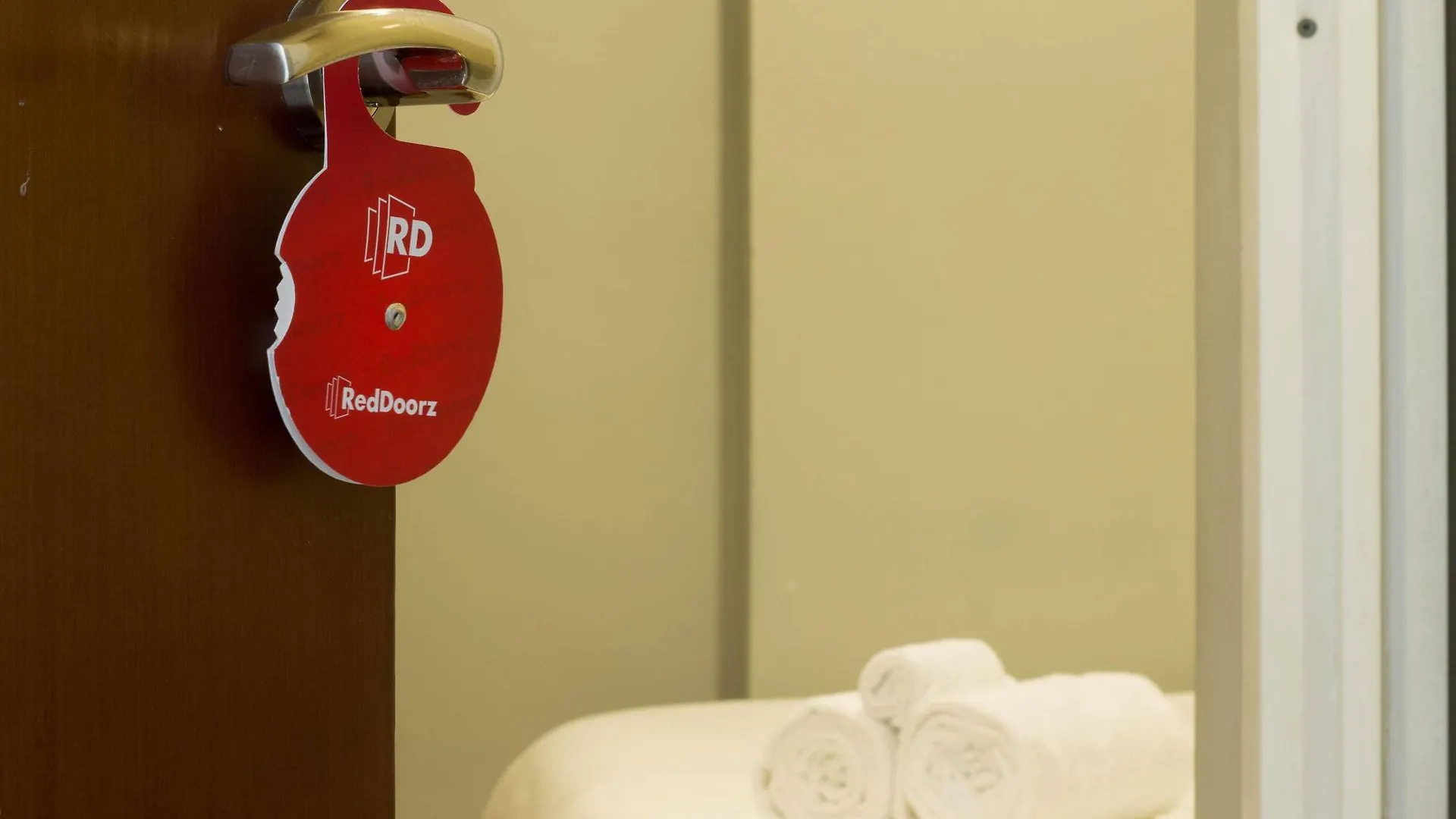 Reddoorz Plus Near Kuta Square